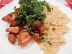Куриное филе с макаронами