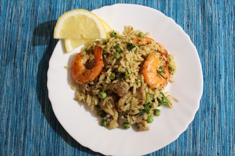 Рецепт паэльи с куриным мясом и зеленым горошком