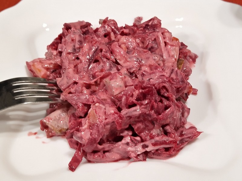 Салат из свеклы с грецкими орехами