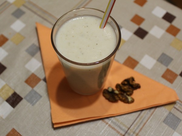 Молочное смузи с бананом и дыней